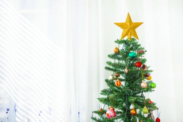 海外ではクリスマスツリーをいつまで飾る？文化や歴による日本との違い
