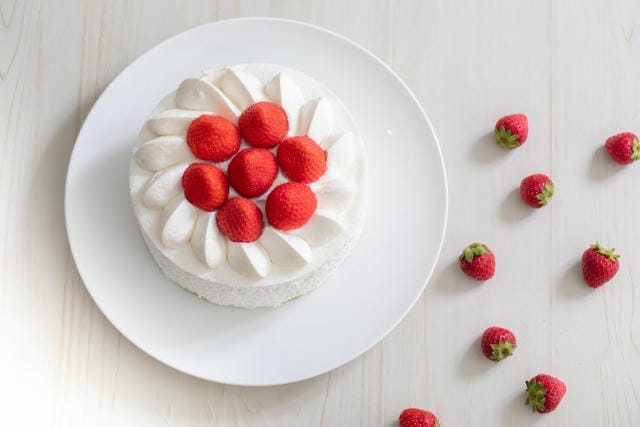 クリスマスケーキでいちごの代わりに使うなら?おすすめ果物と飾り付け