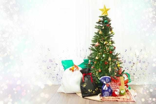 クリスマスツリーは何歳まで飾る？卒業の時期と子どもの心理変化