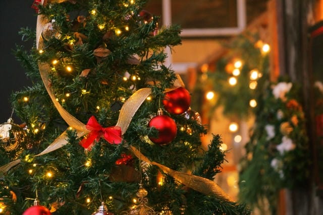 クリスマスツリーが箱に入らない原因とは？再収納や圧縮する方法