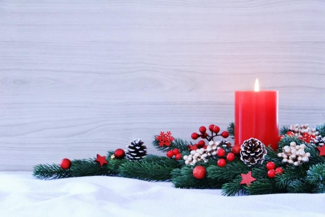 クリスマスツリーのろうそくの意味は？光を灯す意味や願いについて