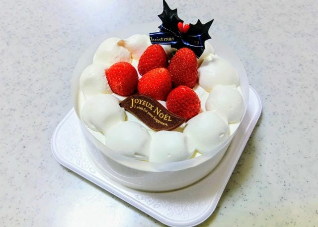 クリスマスケーキの4号は何人分？サイズ感や人数の目安について