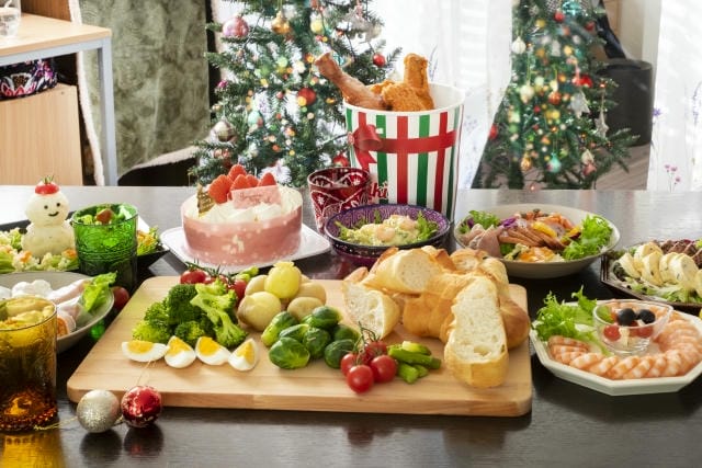 クリスマスパーティーに呼ばれたら？服装マナーや手土産について