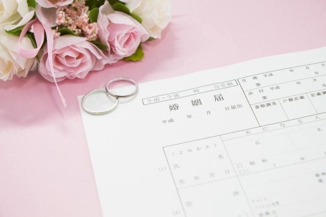 クリスマスに入籍すると後悔する？把握しておきたいデメリットとは