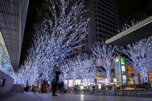 クリスマスデートは23日でも問題ない？混雑回避のメリットや注意点